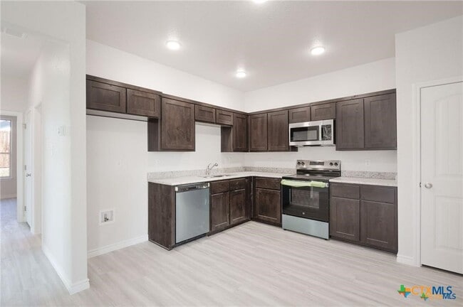 Building Photo - 508 W Avenue B