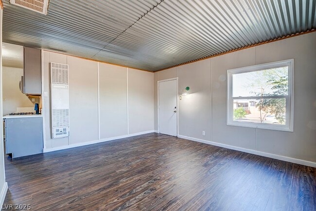 Building Photo - 18 Magnesium St