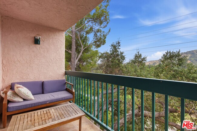 Building Photo - 2940 N Verdugo Rd