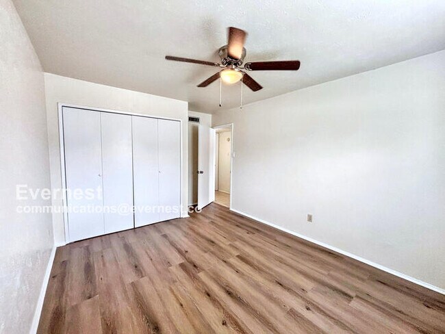 Building Photo - 5538 W Ridgecreek Dr