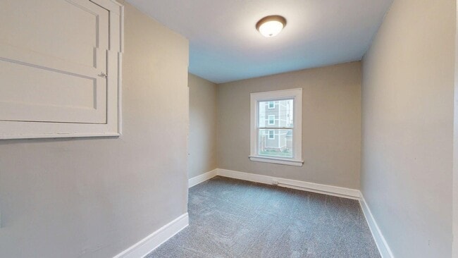Building Photo - Edgewater Neighborhood - 3 bedroom - 2 Bat...