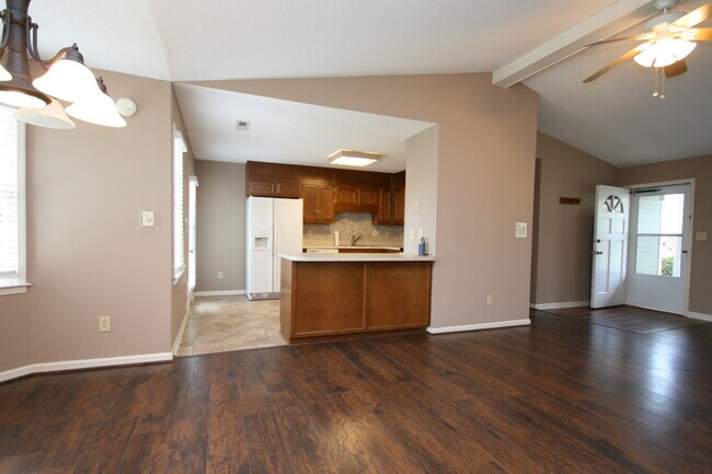Building Photo - 15125 Balsam Dr SE