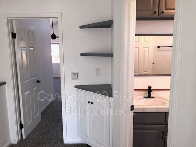 Building Photo - 4517 E Lavante St