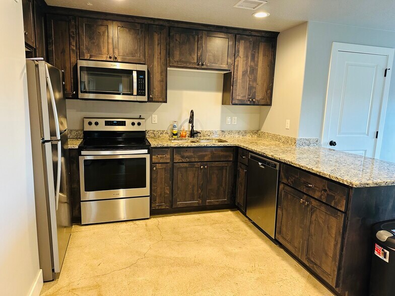 Building Photo - 583 N 400 E