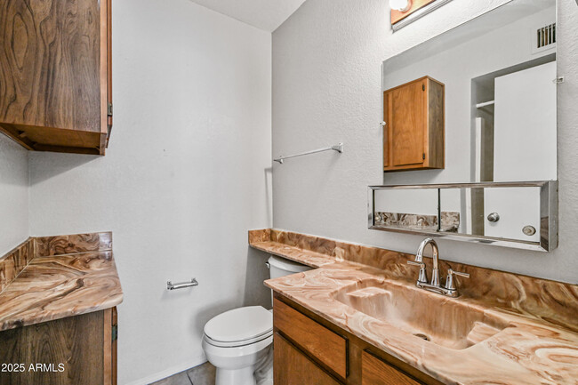 Building Photo - 5580 S Kings Ranch Rd