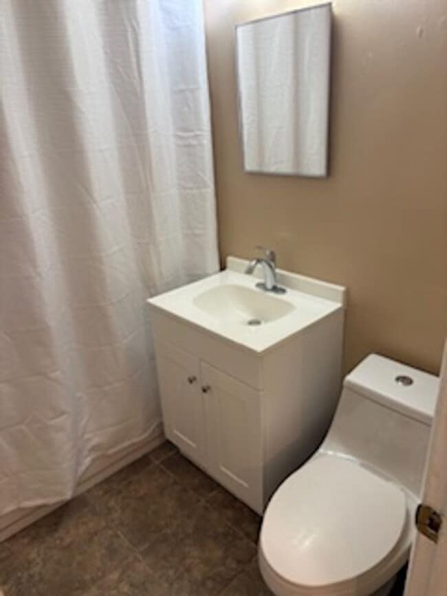 Building Photo - Cute 3 Bedroom, 1.5 Bathroom Home