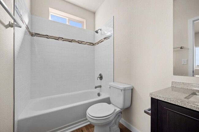 Building Photo - 753-753 E Laporte Dr