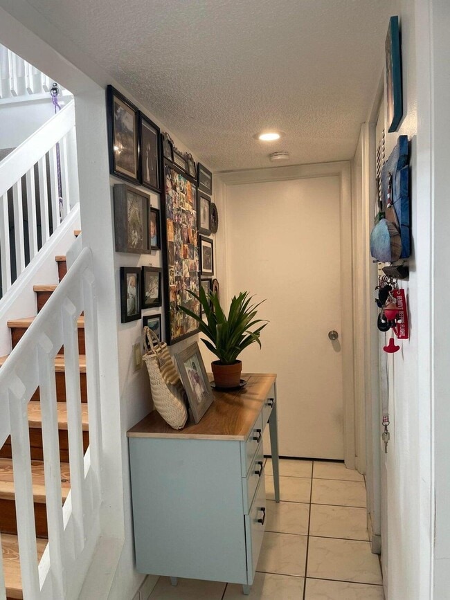 Building Photo - 1592 Springside Dr