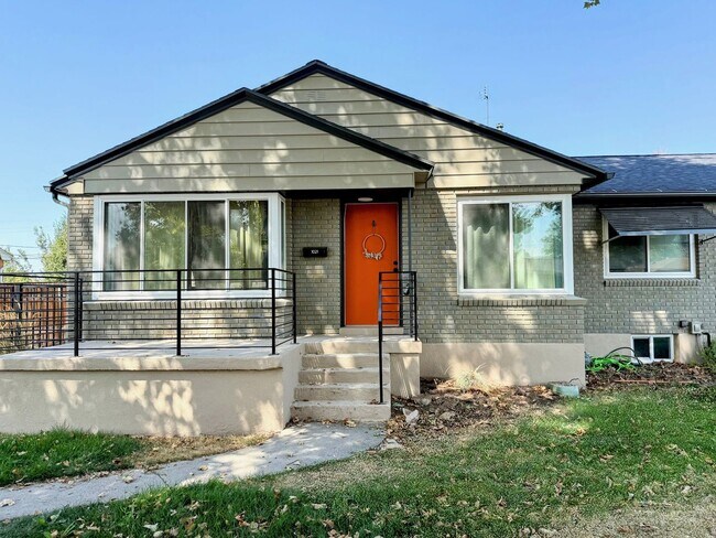 Building Photo - 1021 E Millbert Ave