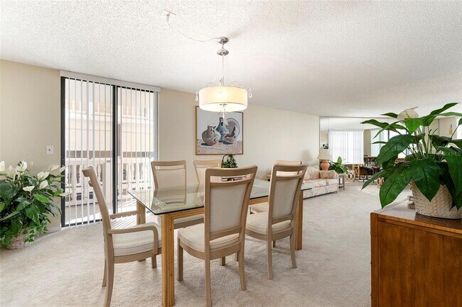 Building Photo - 6500 Sunset Way