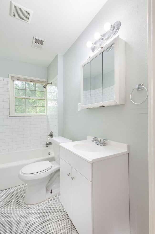 Building Photo - Spacious 3bd/2ba On Quiet Street Minutes From Atlanta BeltLine and I-20/75/85!