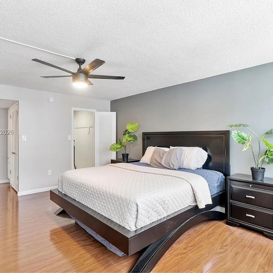 Building Photo - 18031 Biscayne Blvd