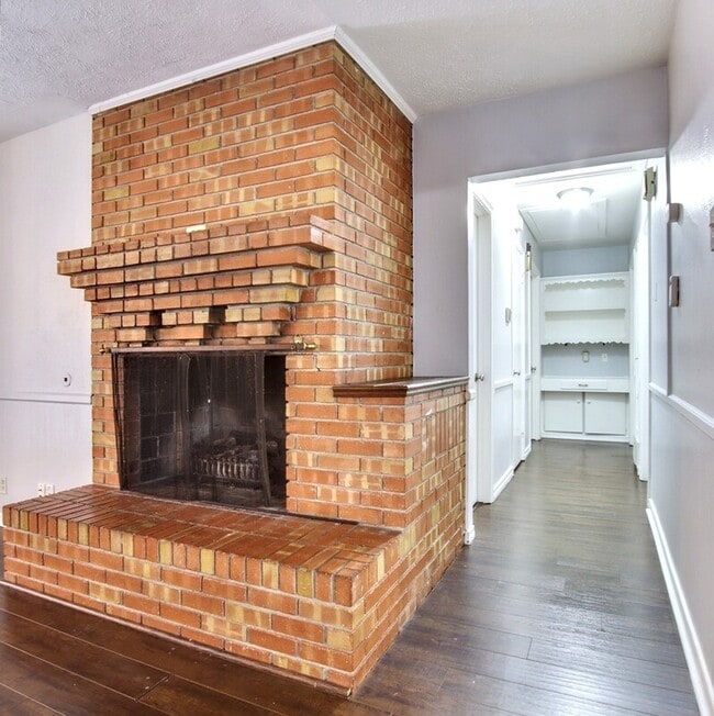 Building Photo - 708 James Dr