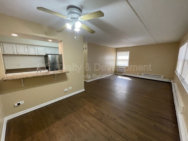 Building Photo - 255 Uteg St