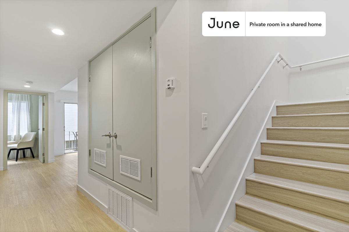 Building Photo - Room in Shared 5 bed/3.5 bath home