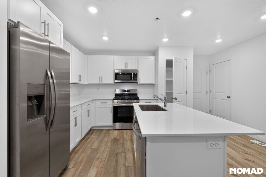 Building Photo - 2956 Golden Spike Dr