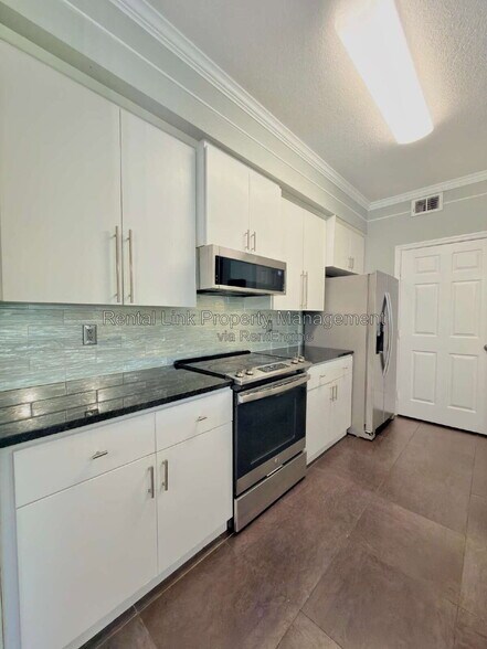 Building Photo - 11530 Villa Grand