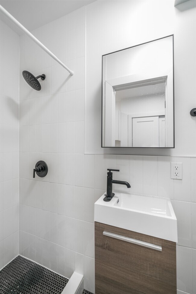 Building Photo - 500 Monroe St