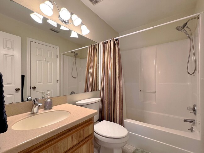 Building Photo - Two-Bedroom Lakeview Condo in Winterset Co...