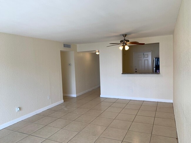 Building Photo - 15221 NE 6th Ave