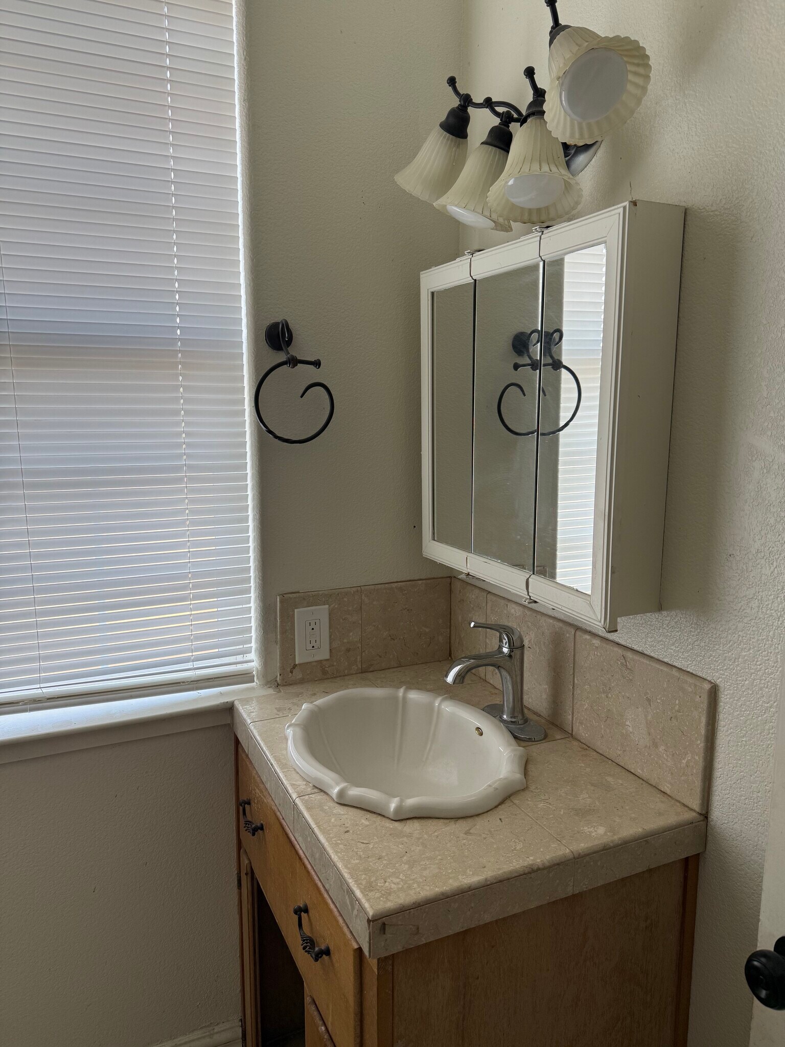 Building Photo - 31195 Lone Tree Rd