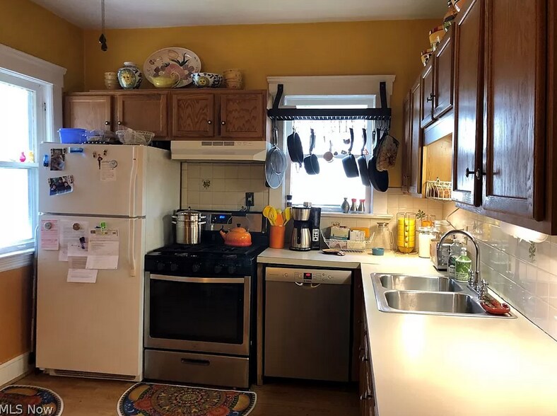Kitchen - 14617 Clifton Blvd