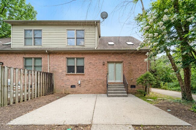 Building Photo - 1158 Sewanee Rd