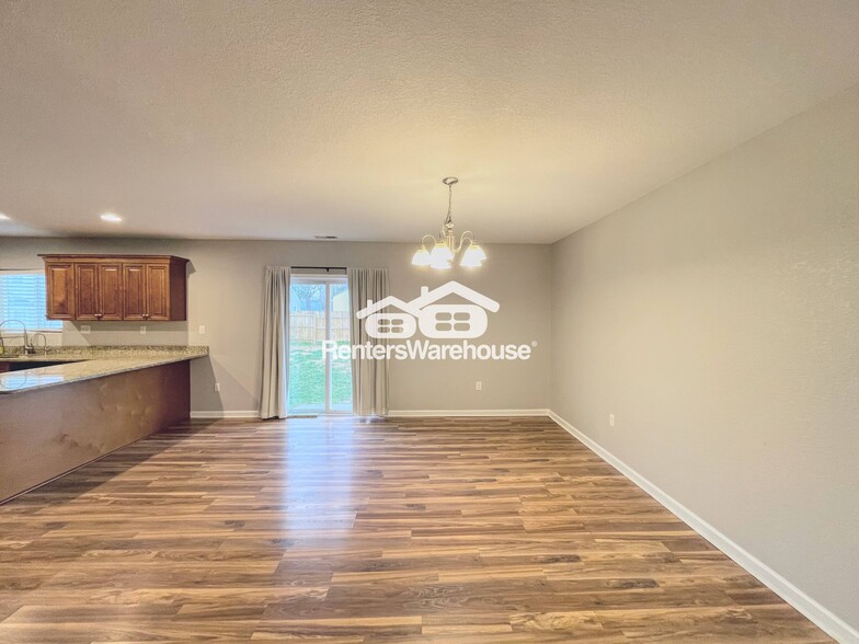 Building Photo - 3417 Peronne Ave