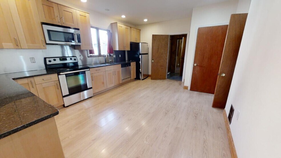 Building Photo - 97 Hawthorne St