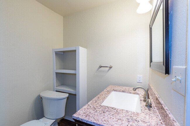 Building Photo - 3 Bed | 2 Bath in Coweta!