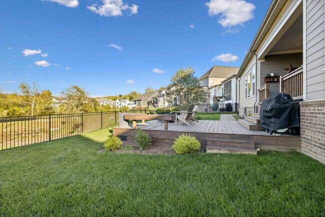 Building Photo - Luxurious living space *Fully furnished an...