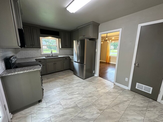 Building Photo - 2521 Sunnybrook Dr