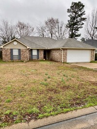 Building Photo - 3 bed, 2 bath for rent in Brandon!