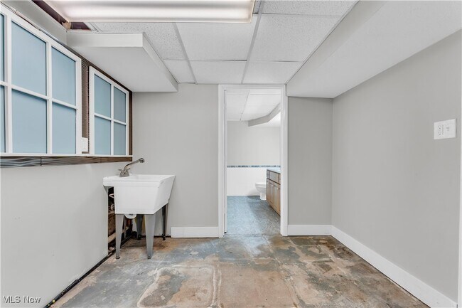 Building Photo - 558 Wring Dr