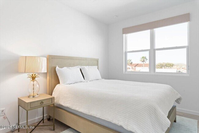 Building Photo - 114 12th Ave S