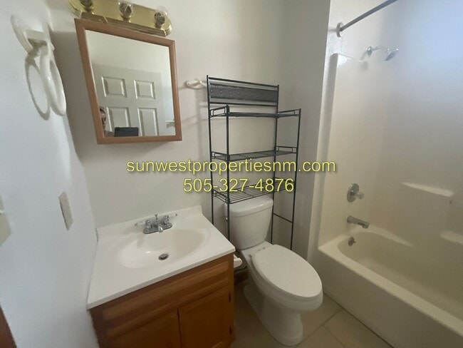 Building Photo - 2 Bedroom, 1 Bath with Washer and Dryer