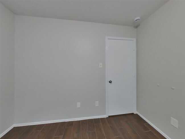 Building Photo - 7214 Winter Song Dr