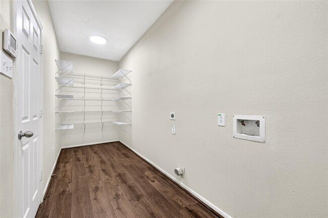 Building Photo - 26418 Richwood Oaks Dr