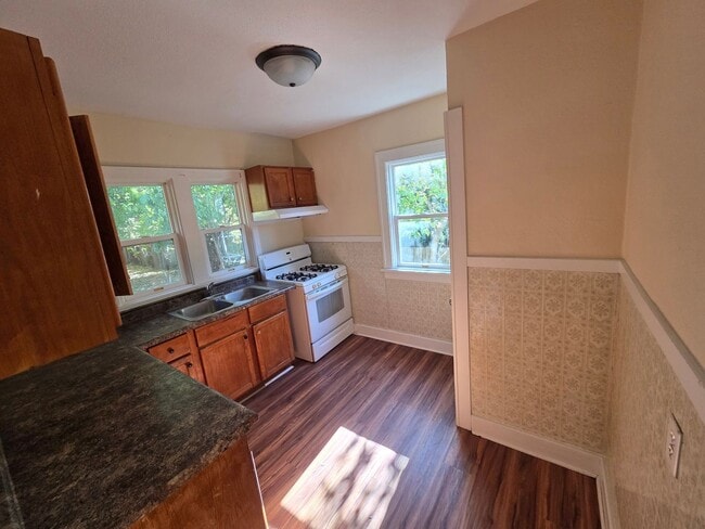 Building Photo - 3 Bedroom Home for Rent