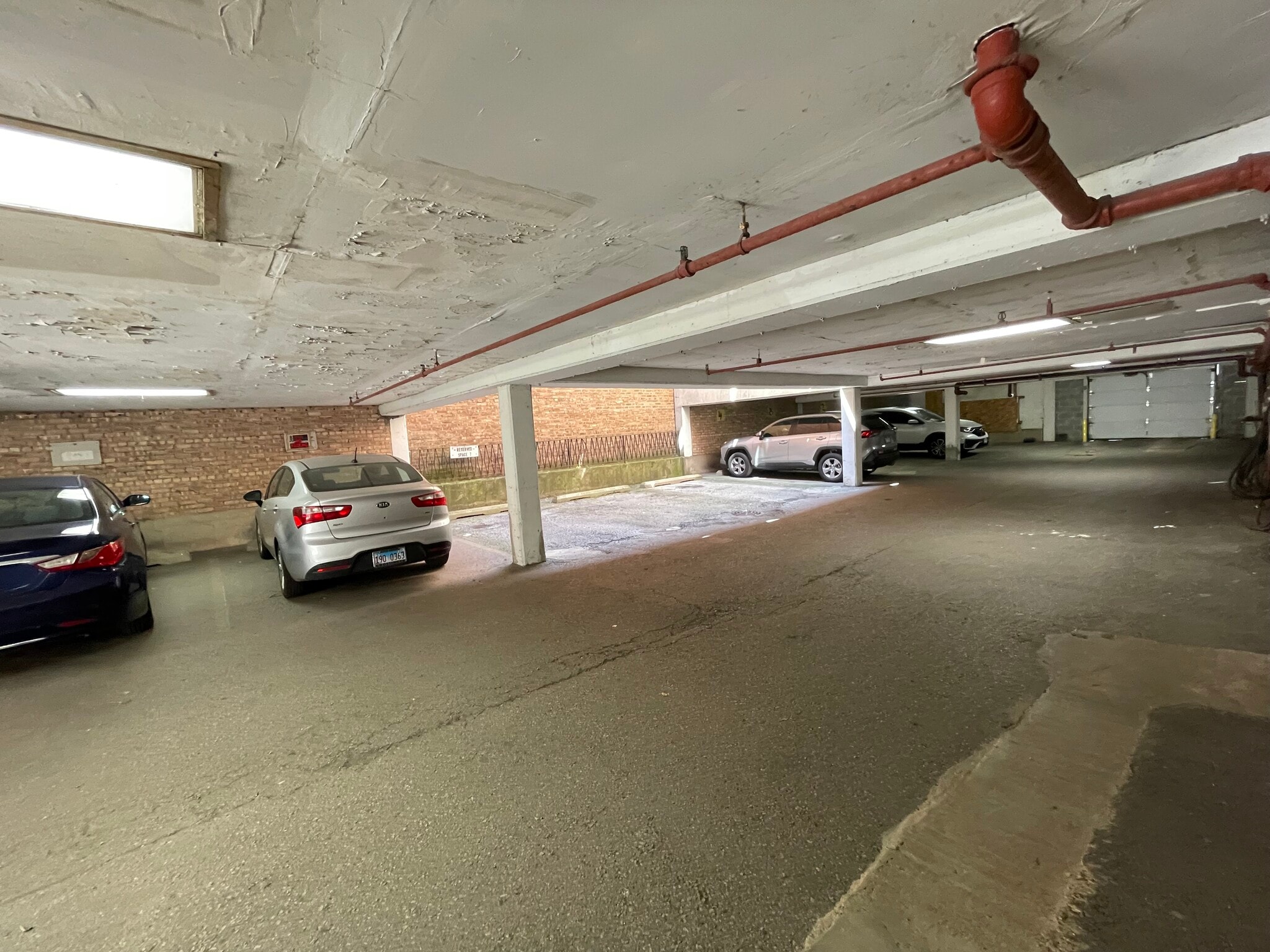 Building Photo - 5953 N Kenmore Ave