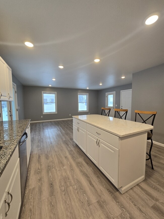 Building Photo - 1796 E Lake Mitchell Dr