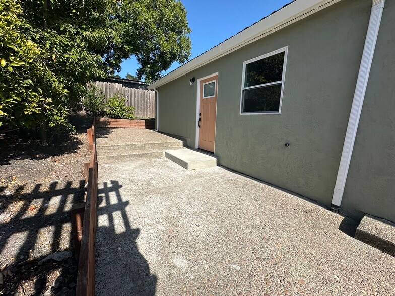 Building Photo - 2210 Humboldt Ave