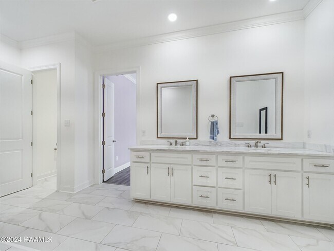 Building Photo - 316 Redfern St