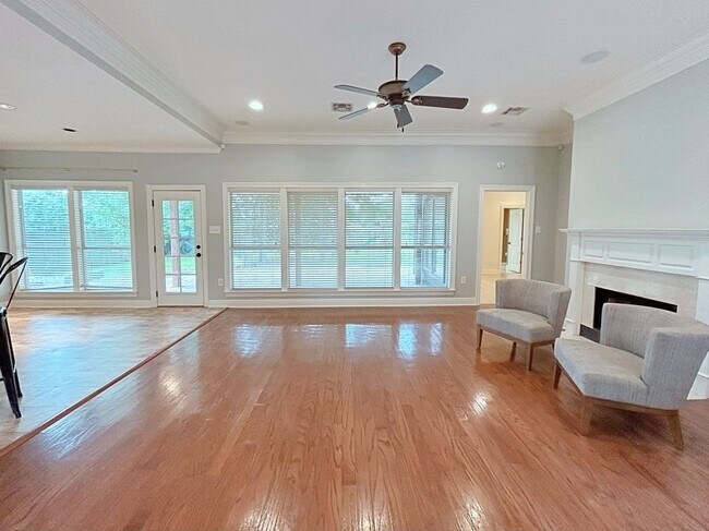 Building Photo - 3919 Meadow Ridge Dr