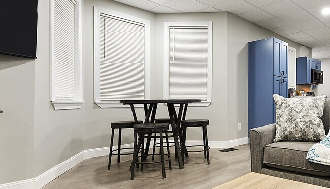 Building Photo - 155 Labelle St