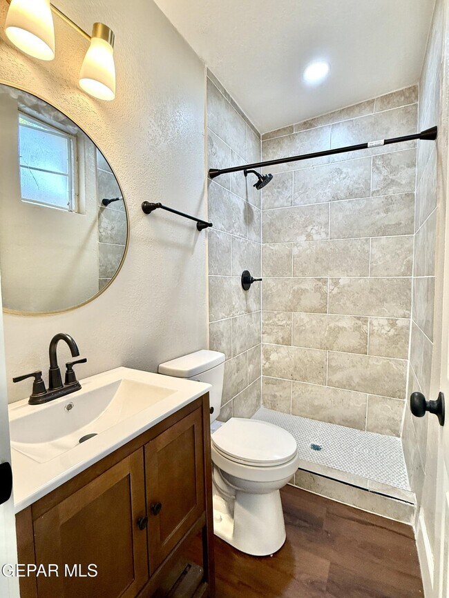 Building Photo - 2929 Grant Ave