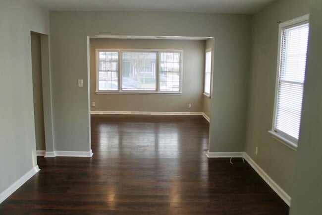 Building Photo - Luxurious Newly Renovated 3BR/2BA Haven with Private Parking - A Rare Market Gem