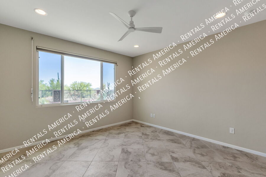 Building Photo - 7631 W Laurel Ln