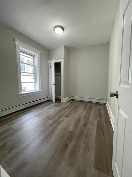 184 Garfield Ave 4 - 180 Garfield Ave