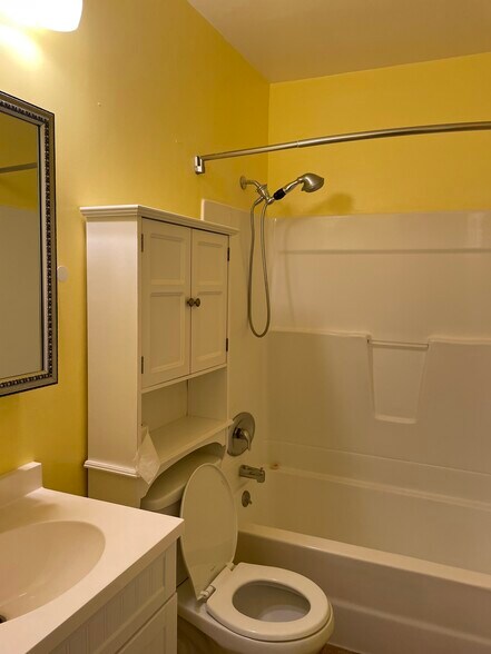 Building Photo - 145 E Pleasant St